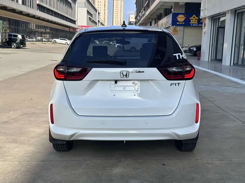 Honda Fit — фото 7