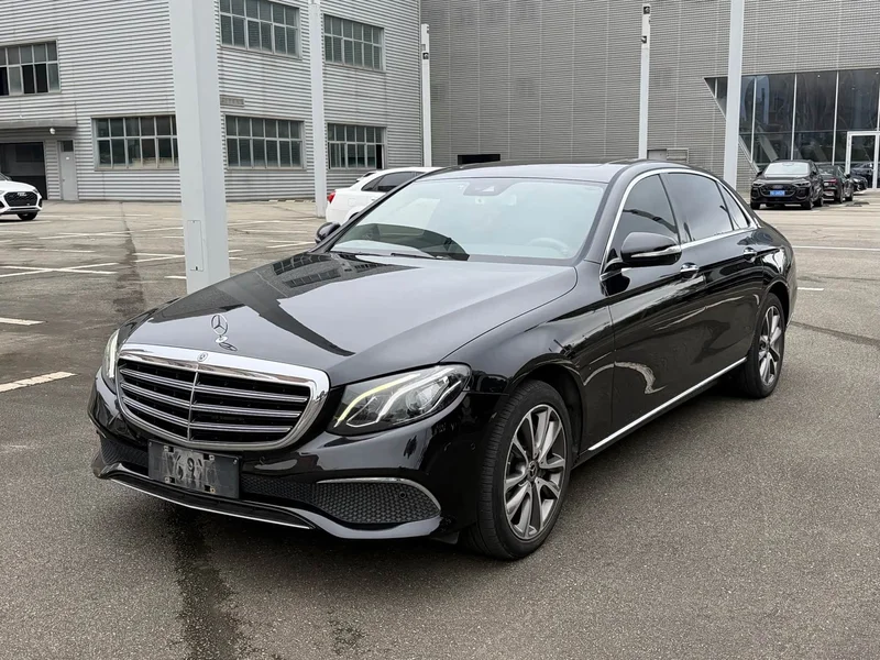 Mercedes-Benz E-Class — фото 1