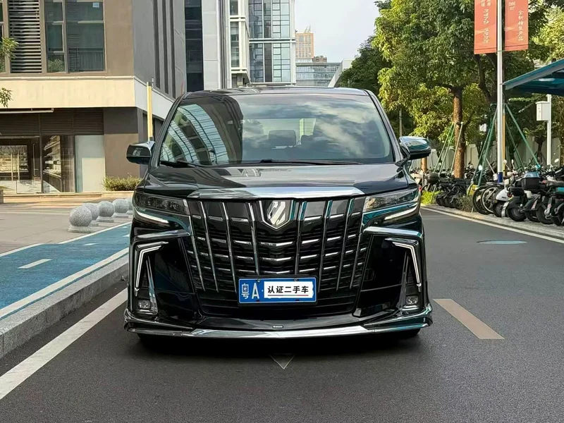 Toyota Alphard — фото 2