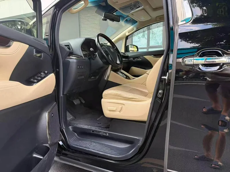 Toyota Alphard — фото 6