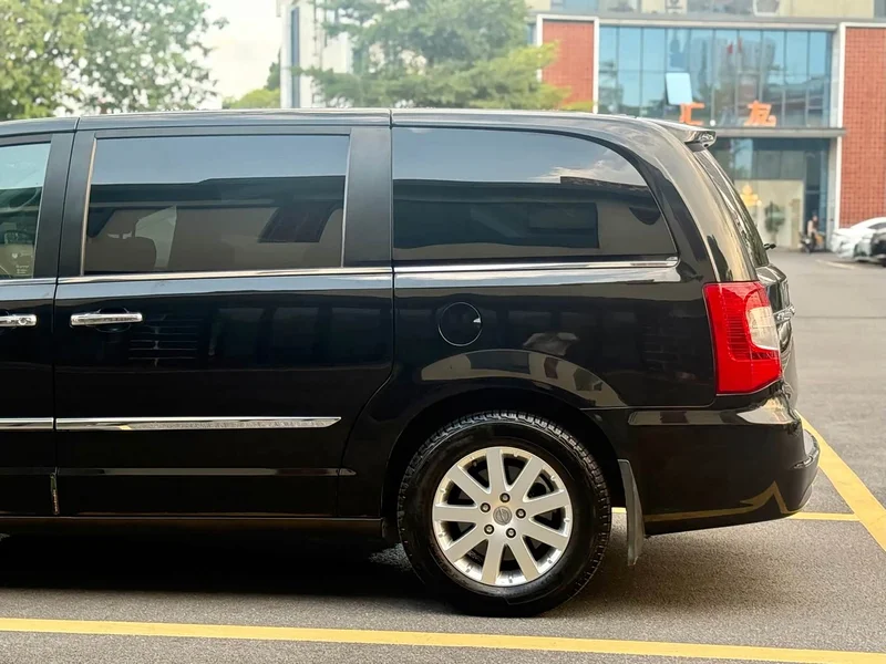 Jeep Grand Voyager Imported — фото 11