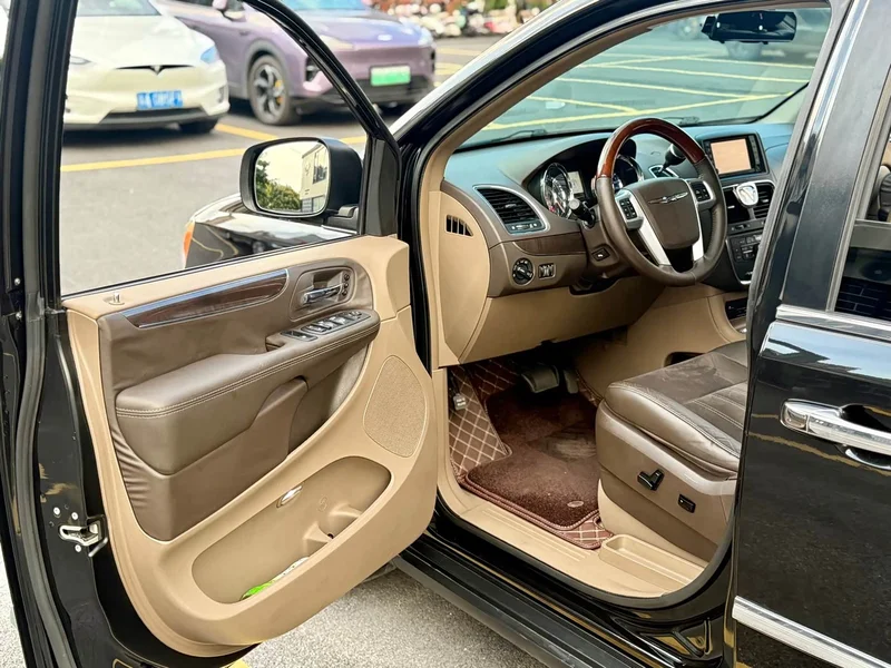 Jeep Grand Voyager Imported — фото 15