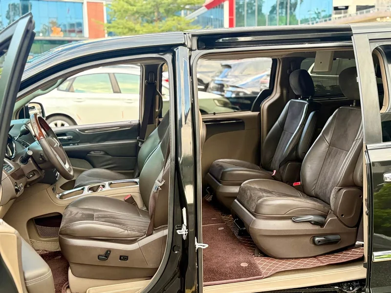 Jeep Grand Voyager Imported — фото 16