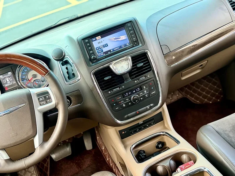 Jeep Grand Voyager Imported — фото 20