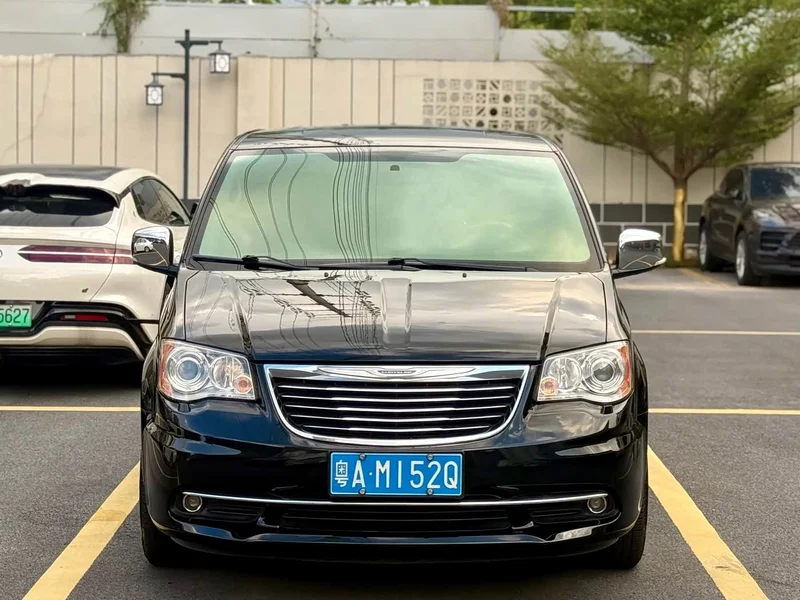 Jeep Grand Voyager Imported — фото 2