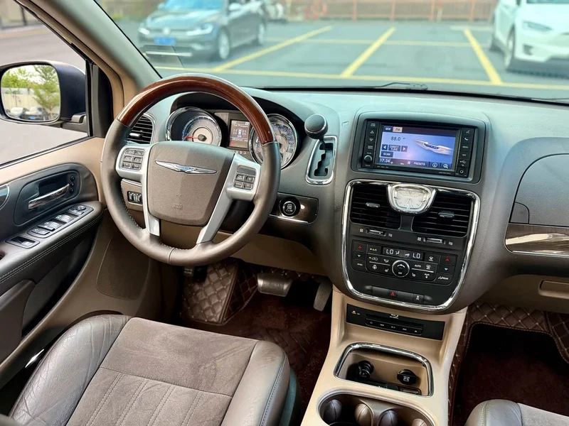 Jeep Grand Voyager Imported — фото 22