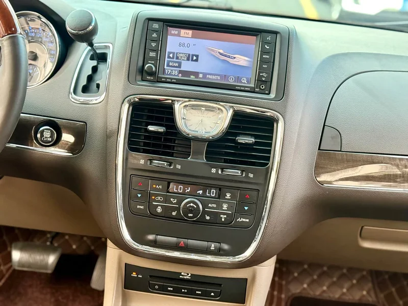 Jeep Grand Voyager Imported — фото 24