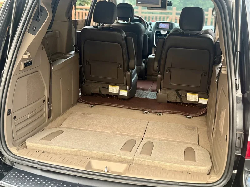 Jeep Grand Voyager Imported — фото 30