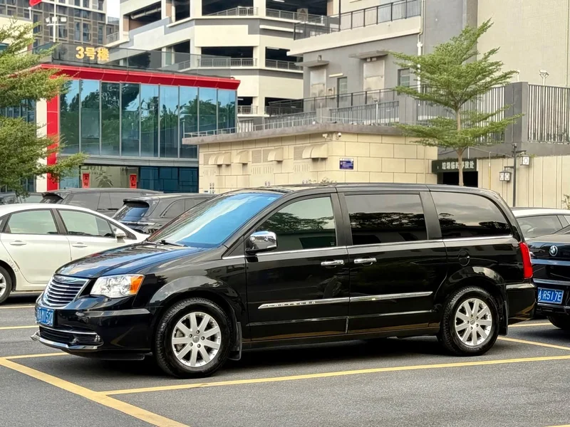 Jeep Grand Voyager Imported — фото 6