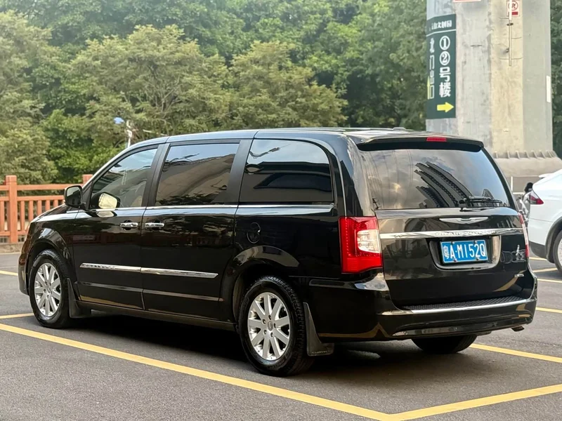 Jeep Grand Voyager Imported — фото 10