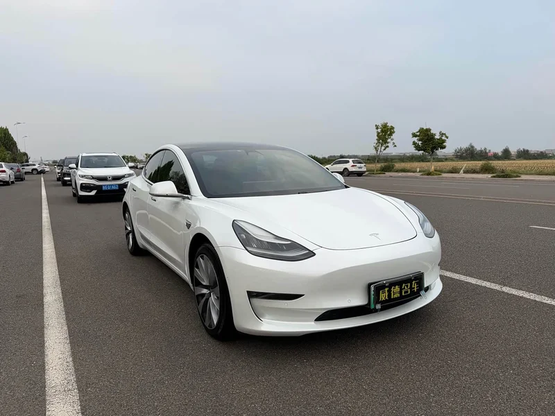Tesla Model 3 — фото 3