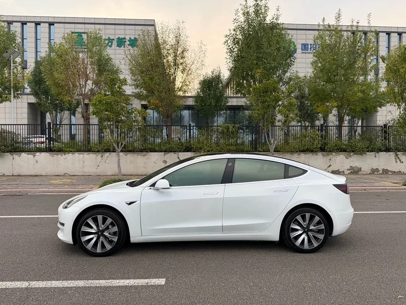 Tesla Model 3 — фото 5