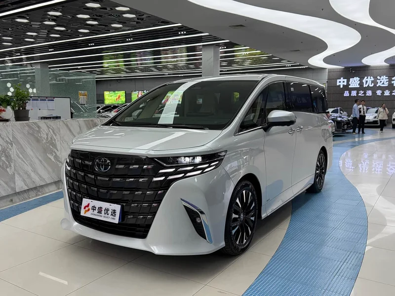 Toyota Alphard — фото 1