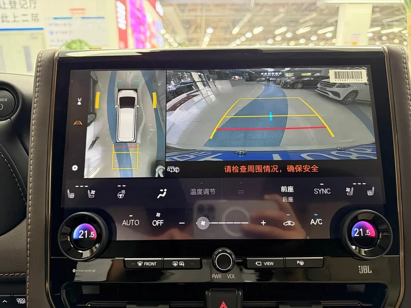 Toyota Alphard — фото 11