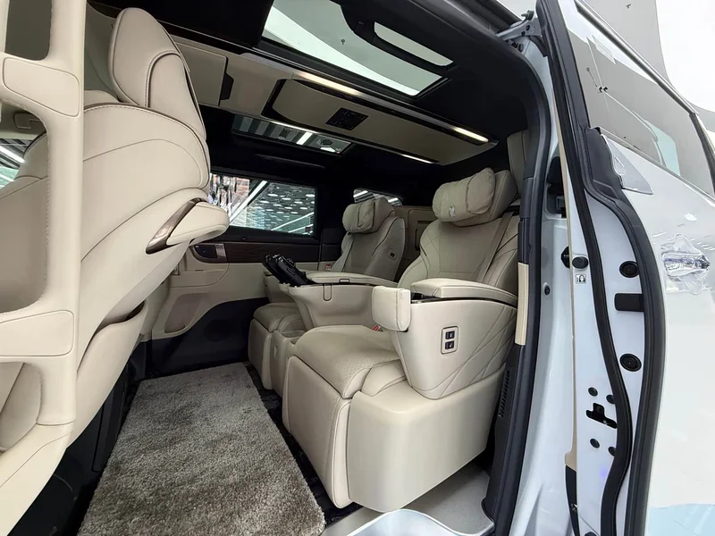 Toyota Alphard — фото 17