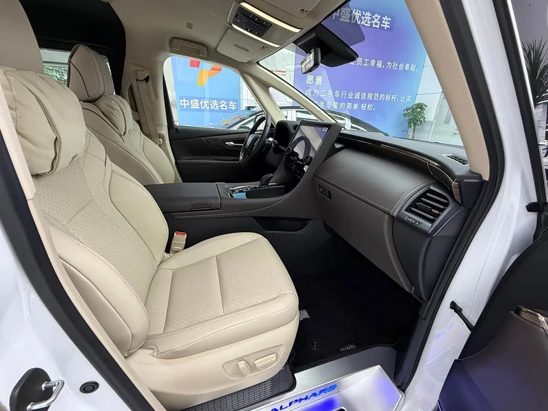 Toyota Alphard — фото 21