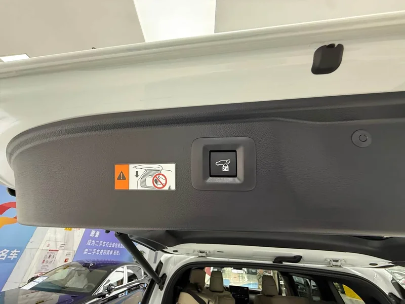 Toyota Alphard — фото 24