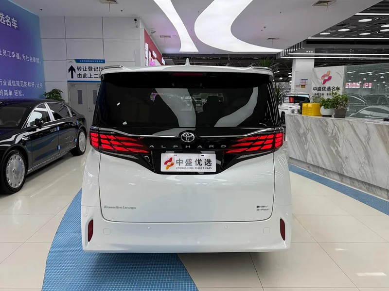 Toyota Alphard — фото 5