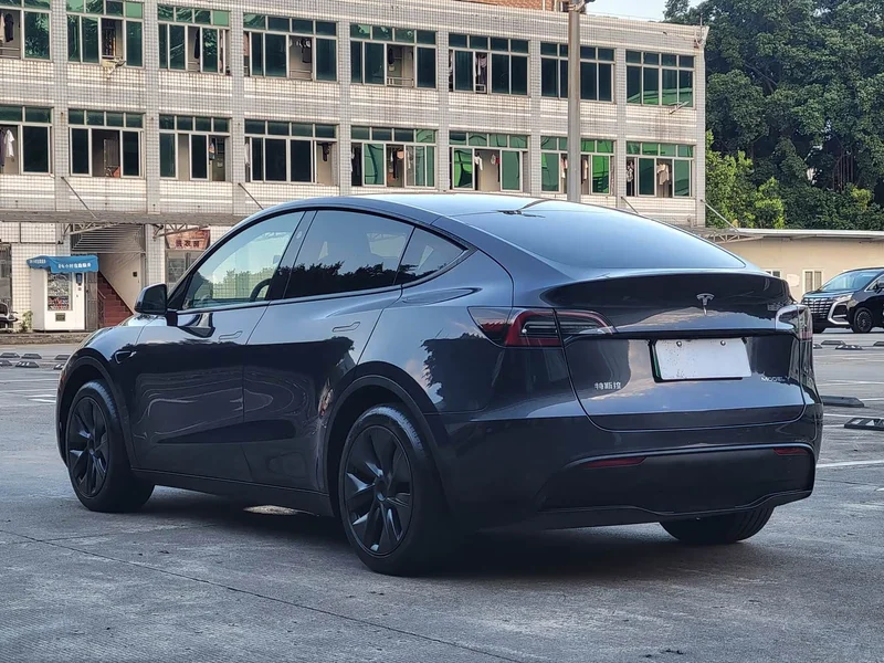 Tesla Model Y — фото 12