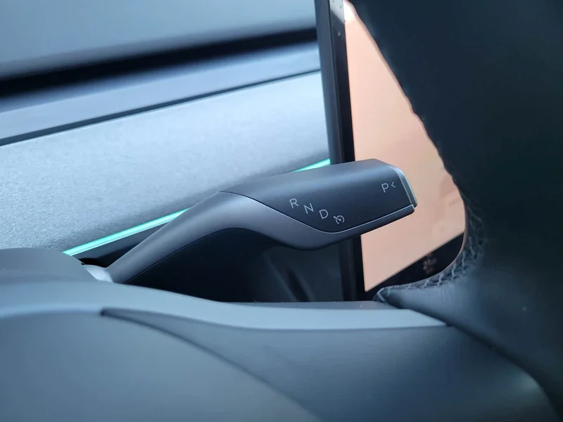 Tesla Model Y — фото 16