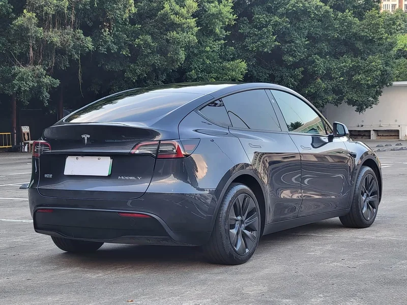 Tesla Model Y — фото 10