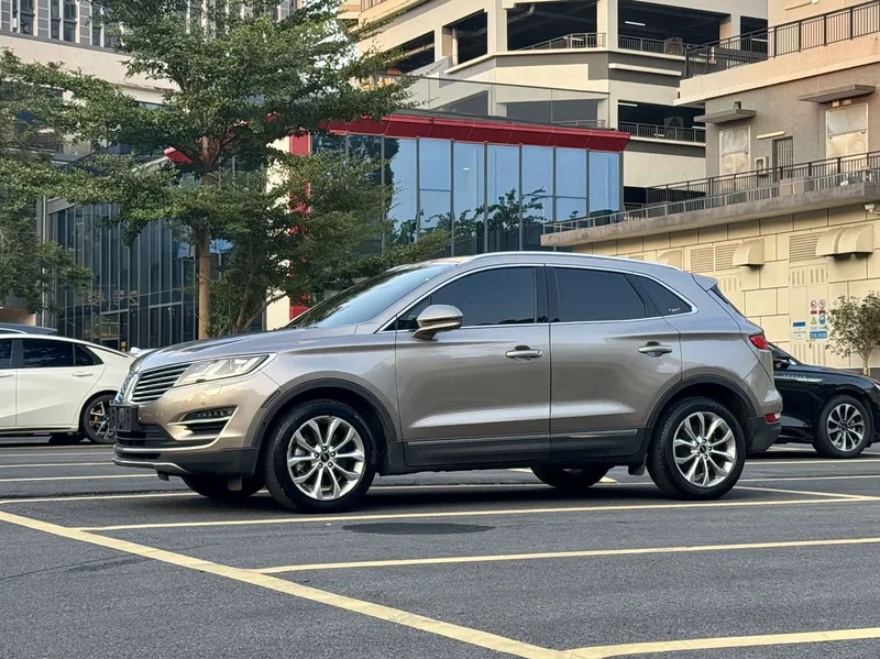 Lincoln MKC — фото 1