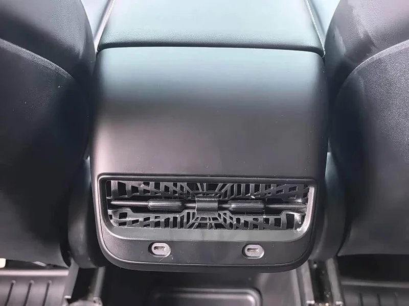 Tesla Model Y — фото 12