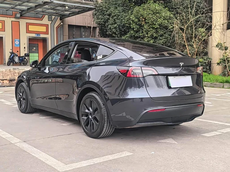 Tesla Model Y — фото 17