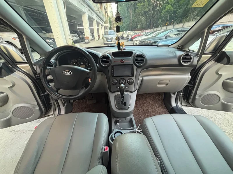 Kia Carens — фото 10