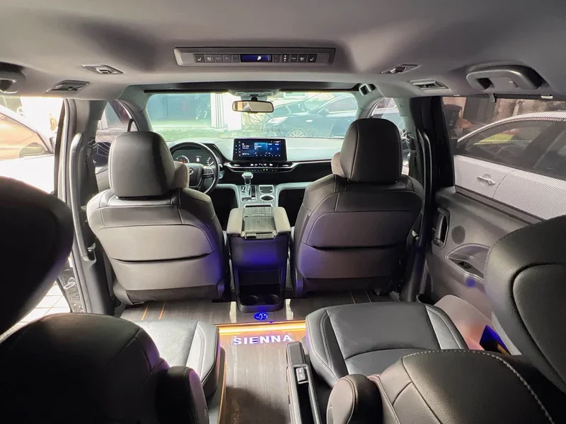 Toyota Sienna — фото 7