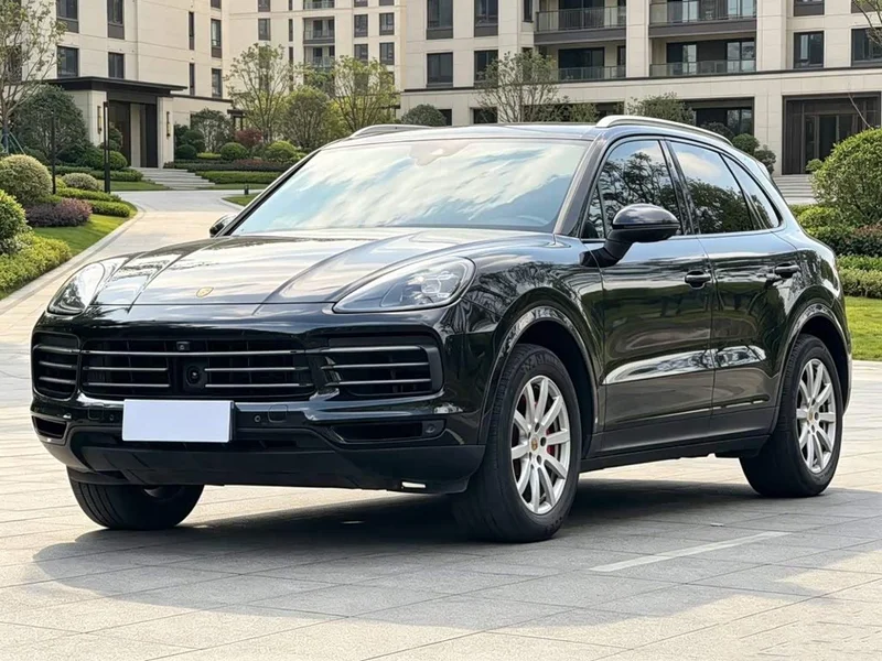 Porsche Cayenne — фото 1