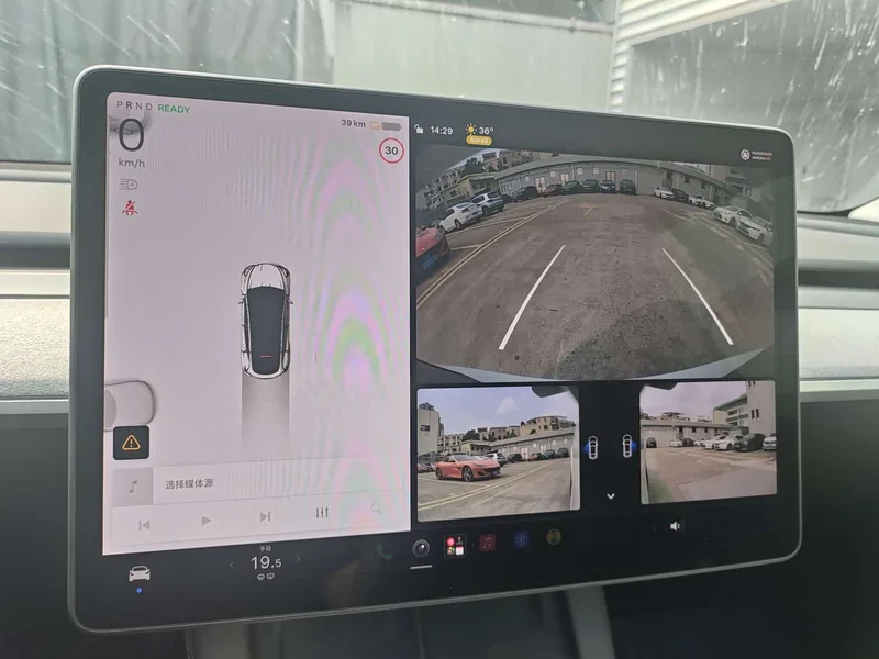 Tesla Model Y — фото 13