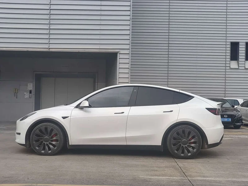 Tesla Model Y — фото 4