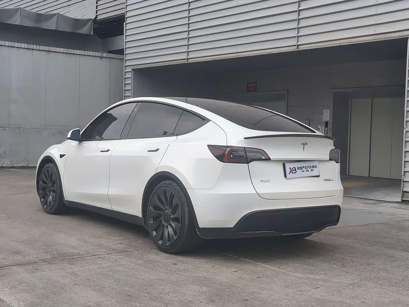 Tesla Model Y — фото 5