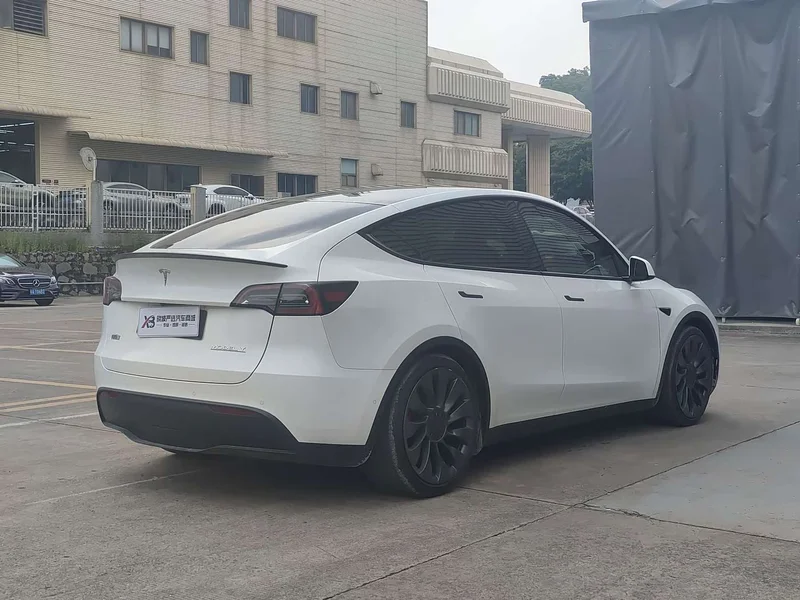 Tesla Model Y — фото 7