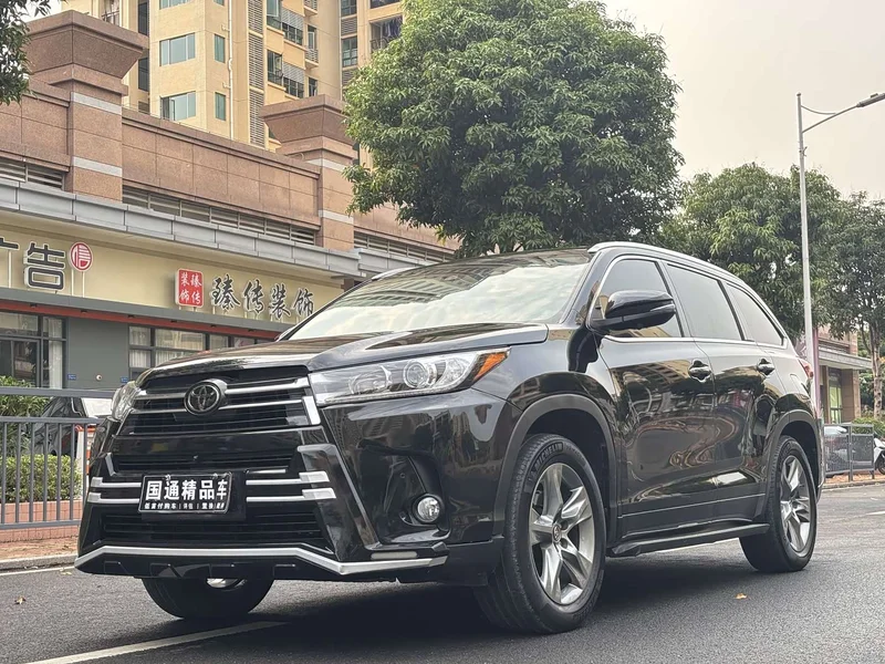Toyota Highlander — фото 1