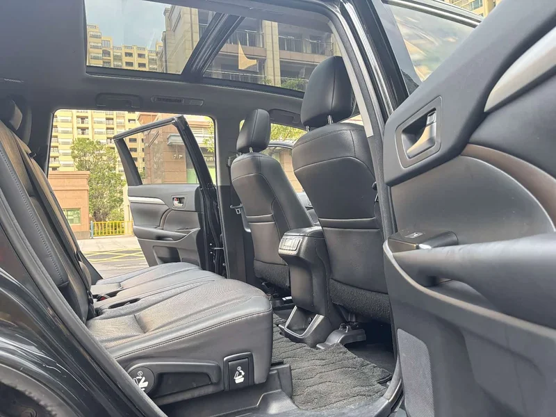 Toyota Highlander — фото 12
