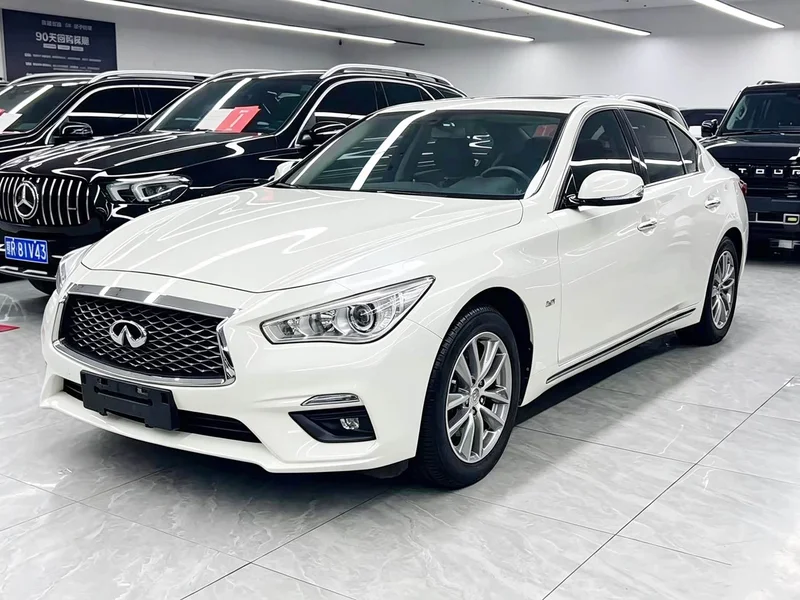 Infiniti Q50L — фото 1