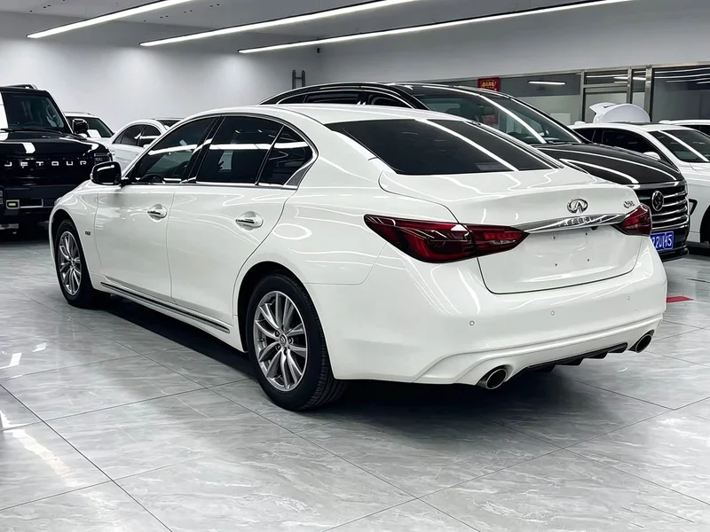 Infiniti Q50L — фото 4