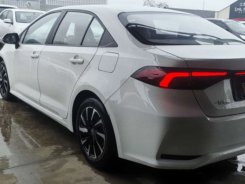 Toyota Corolla — фото 13