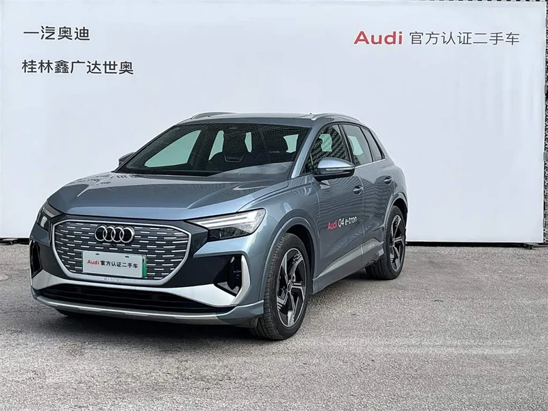 Audi Q4 e-tron — фото 1