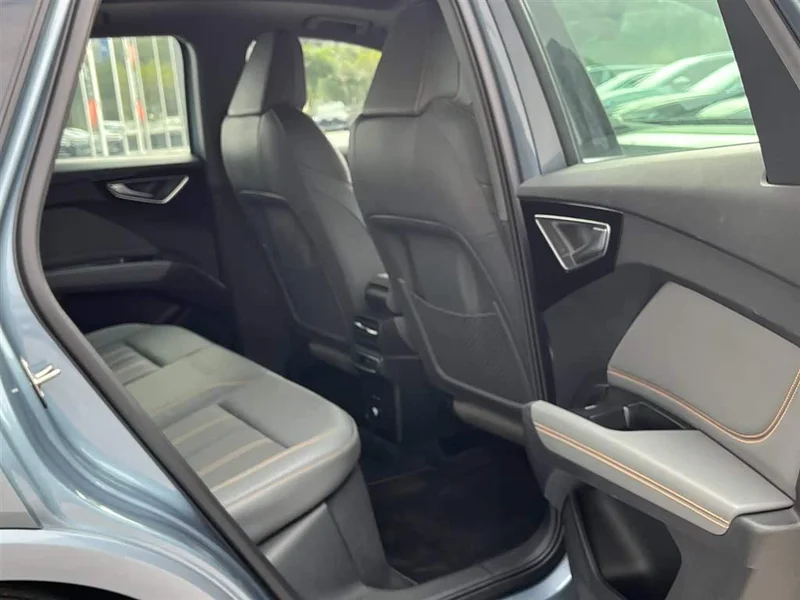 Audi Q4 e-tron — фото 10