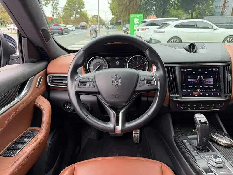 Maserati Levante — фото 14