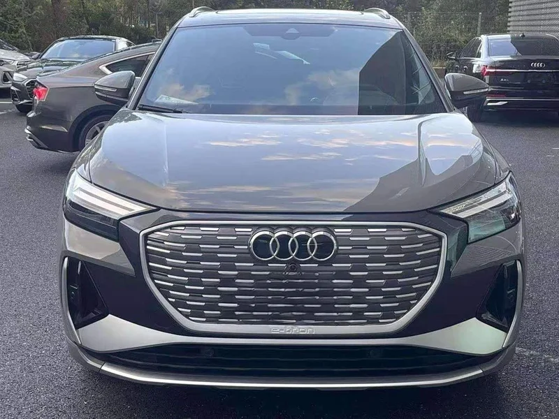 Audi Q4 e-tron — фото 2