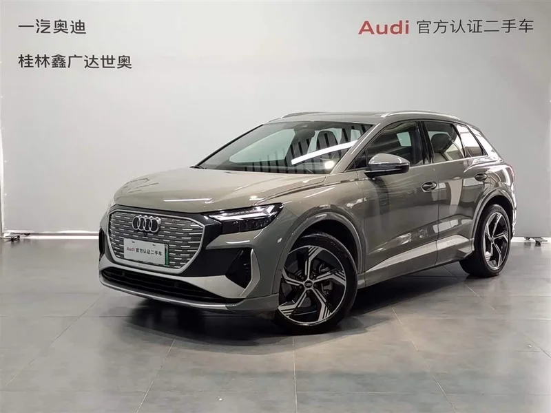 Audi Q4 e-tron — фото 1