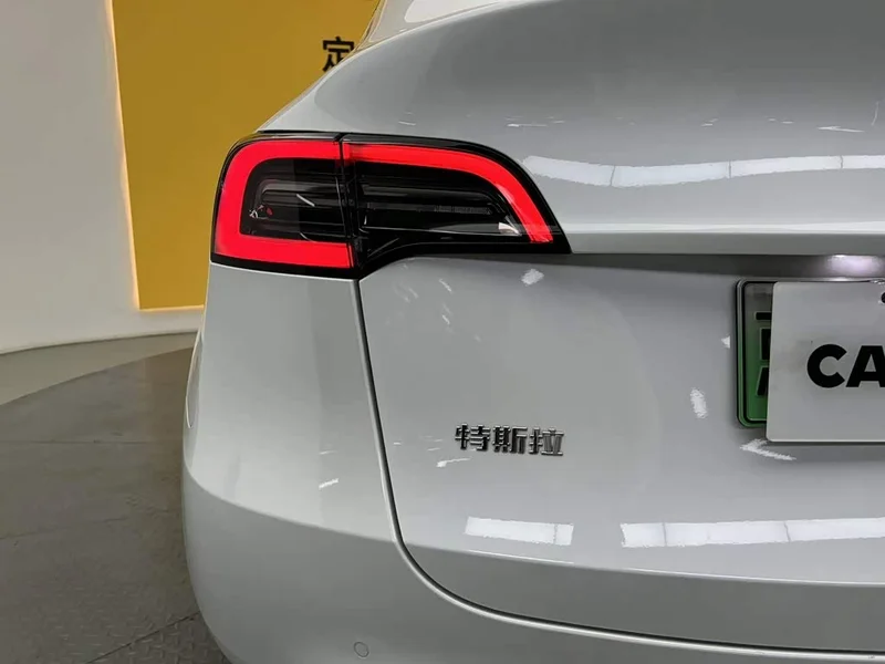 Tesla Model Y — фото 13
