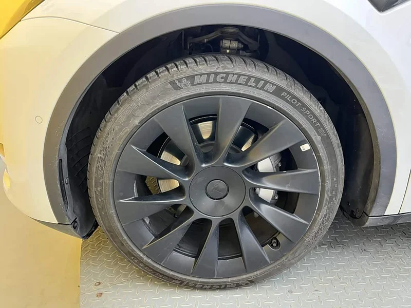 Tesla Model Y — фото 9