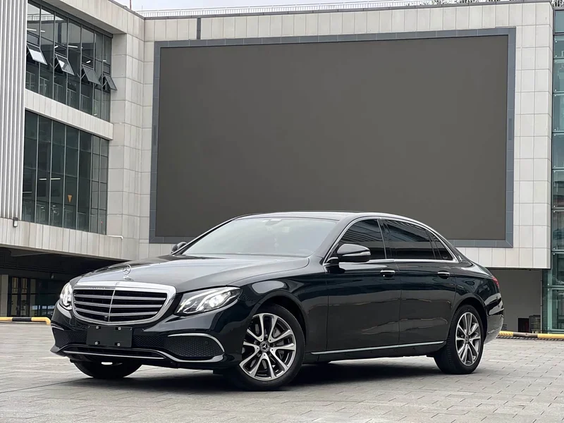 Mercedes-Benz E-Class — фото 1