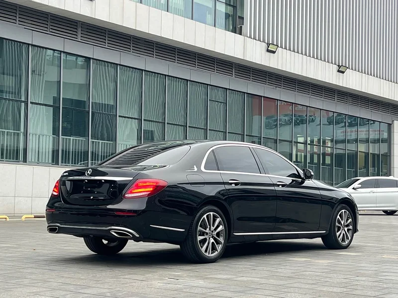 Mercedes-Benz E-Class — фото 14