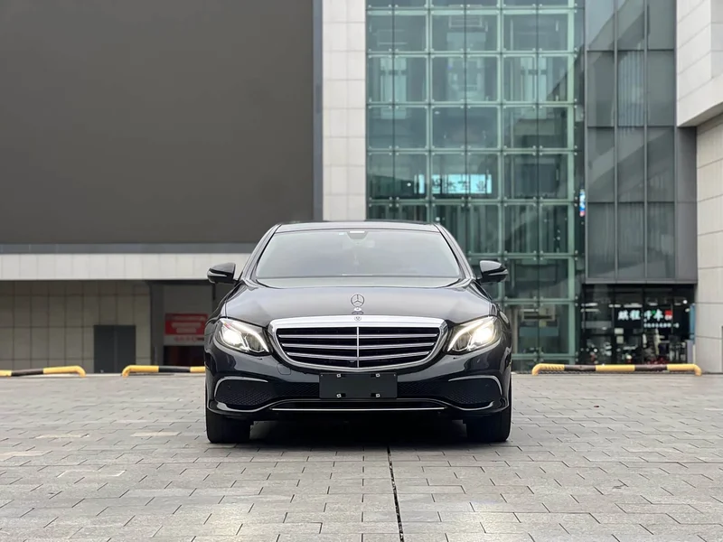 Mercedes-Benz E-Class — фото 2
